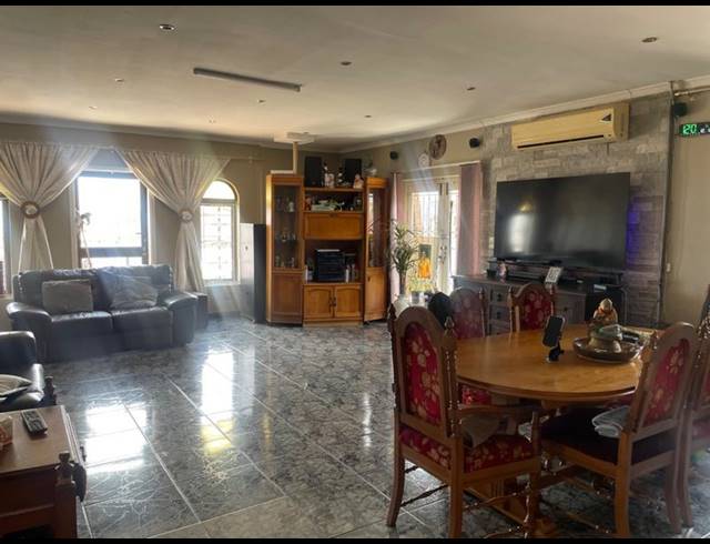 4 BEDROOM HOUSE FOR SALE IN LONGCROFT